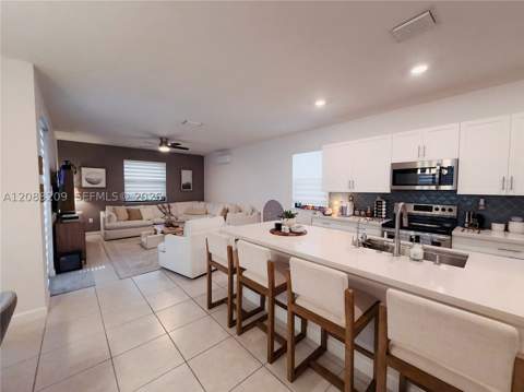 11014 W 35th Ln, Hialeah FL - photo 7 of 67