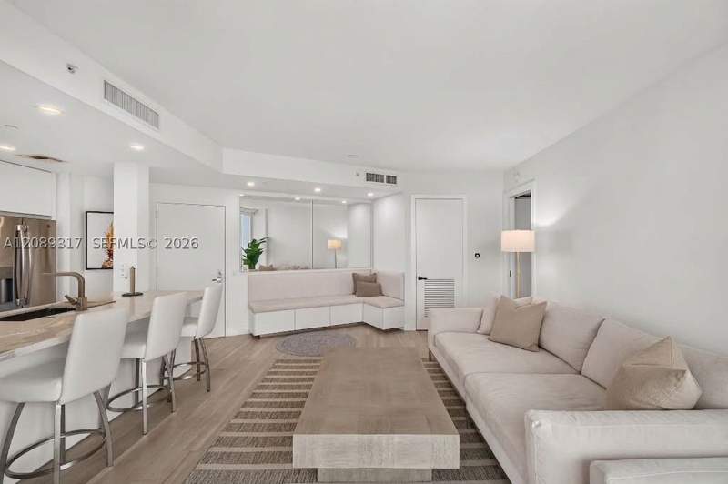 1 bedroom Condominium at 2475 Brickell Ave 2401, The Metropolitan Condo, Miami — photo 3