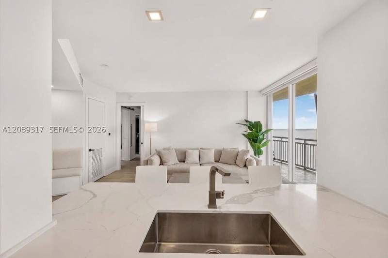 1 bedroom Condominium at 2475 Brickell Ave 2401, The Metropolitan Condo, Miami — photo 4