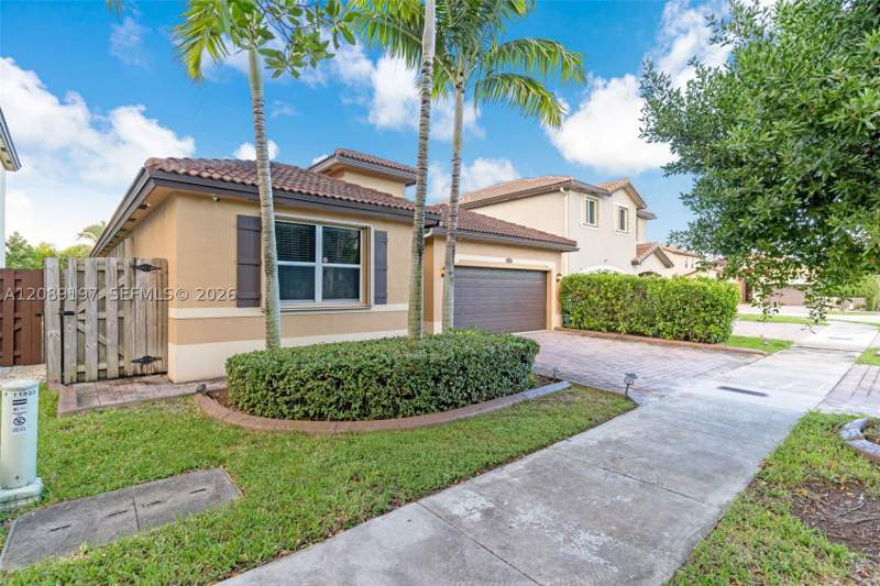 4 bedroom SingleFamilyResidence at 11833 SW 250th Ter, Hemingway Point, Homestead — photo 2