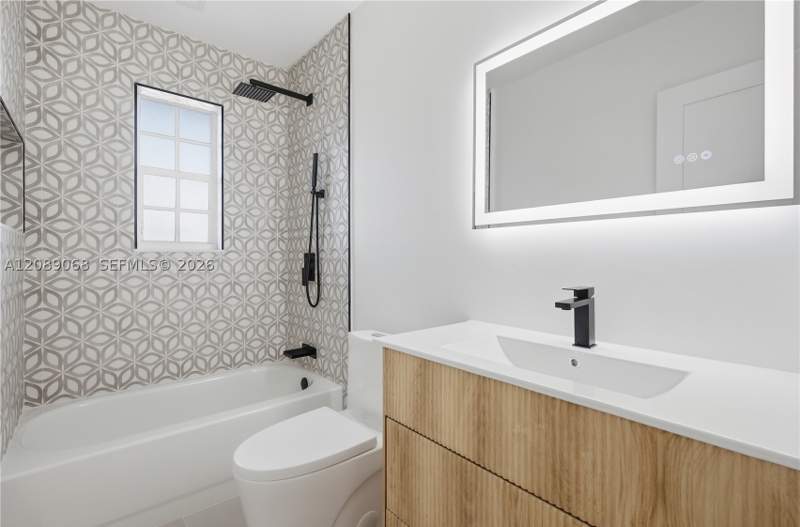 5 bedroom SingleFamilyResidence at 16010 SW 100th Ct, Fairway Park Sec 1, Miami — photo 3