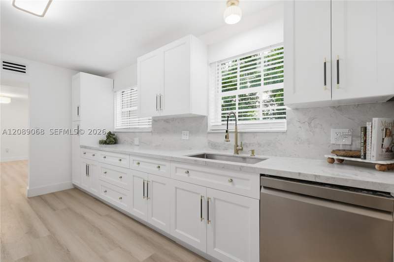5 bedroom SingleFamilyResidence at 16010 SW 100th Ct, Fairway Park Sec 1, Miami — photo 4