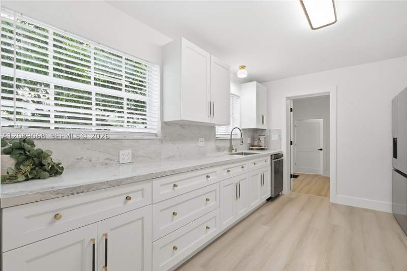 5 bedroom SingleFamilyResidence at 16010 SW 100th Ct, Fairway Park Sec 1, Miami — photo 5