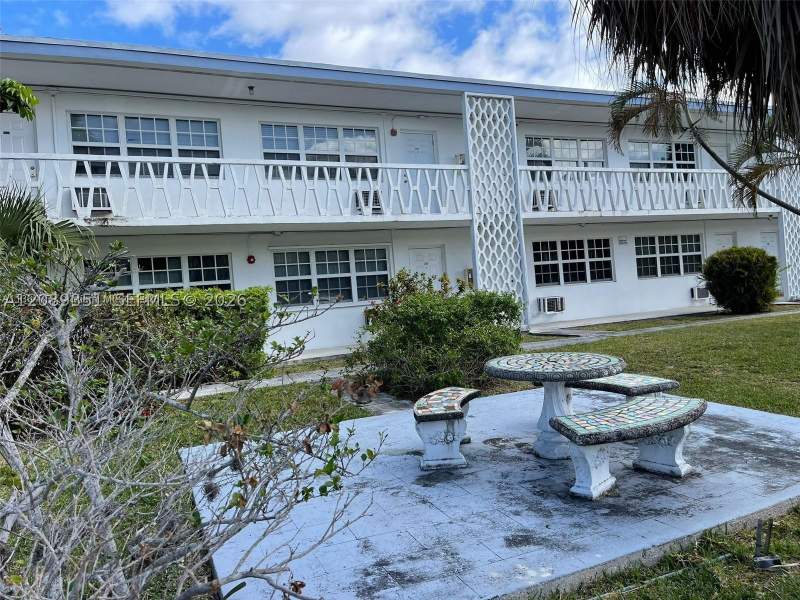 1 bedroom Condominium at 1471 NE 170th St 224A, Colonial Court Condo Bldg, North Miami Beach — photo 2