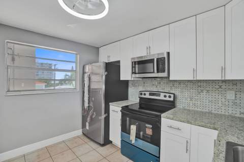 7601 Byron Avenue 3C, Miami Beach FL - photo 11 of 42