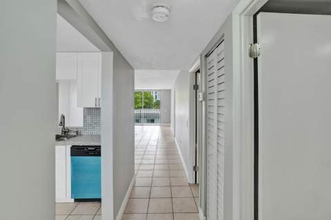 7601 Byron Avenue 3C, Miami Beach FL - photo 13 of 42