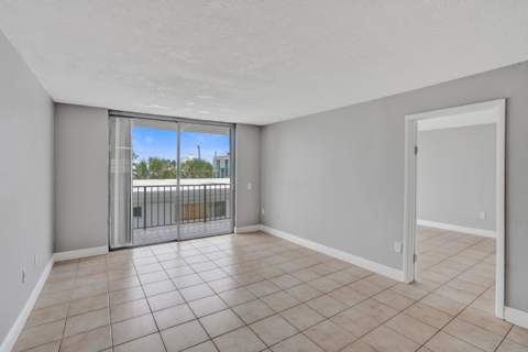 7601 Byron Avenue 3C, Miami Beach FL - photo 17 of 42