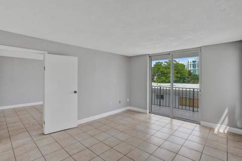 7601 Byron Avenue 3C, Miami Beach FL - photo 20 of 42
