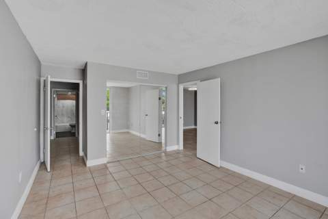 7601 Byron Avenue 3C, Miami Beach FL - photo 21 of 42