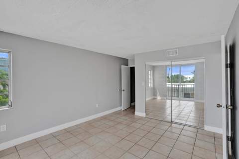 7601 Byron Avenue 3C, Miami Beach FL - photo 22 of 42