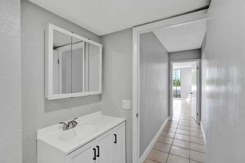 7601 Byron Avenue 3C, Miami Beach FL - photo 24 of 42