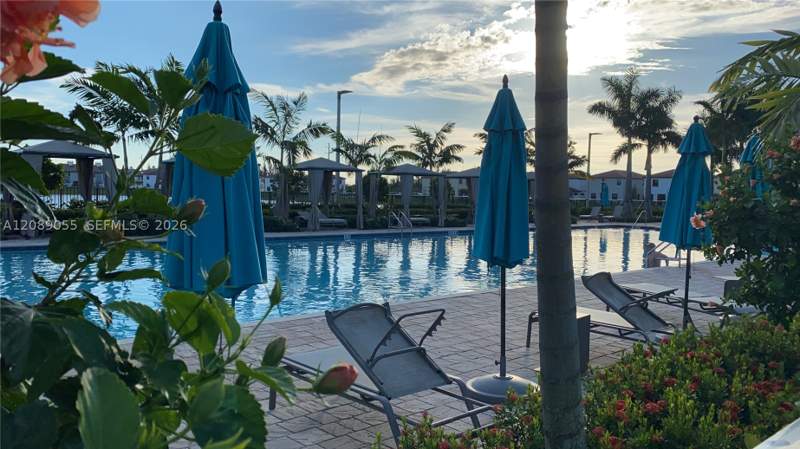 3 bedroom Villa at 10948 W 32nd Ln, Aquabella North Replat, Hialeah — photo 2