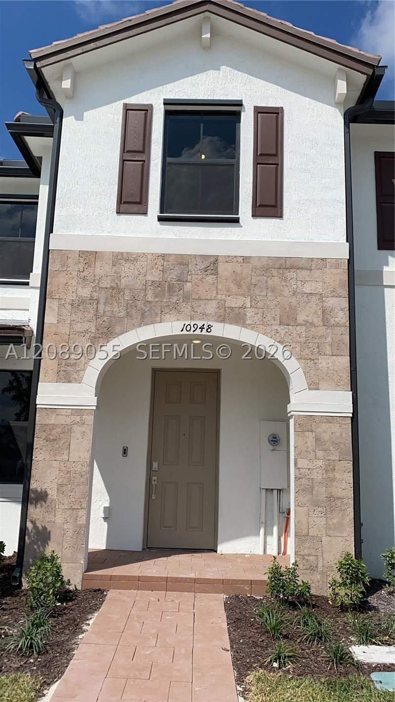 3 bedroom Villa at 10948 W 32nd Ln, Aquabella North Replat, Hialeah — photo 4