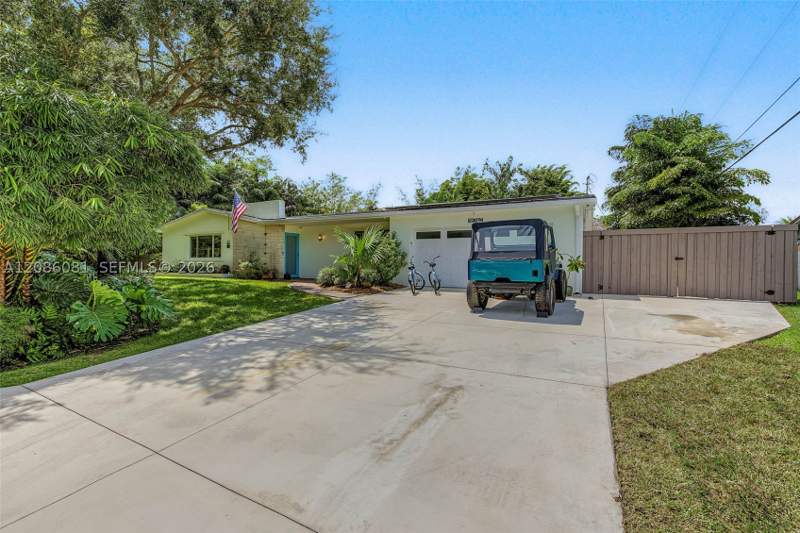 3 bedroom SingleFamilyResidence at 18740 SW 86th Ave, Whispering Pines Estates, Cutler Bay — photo 2