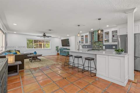 18740 SW 86th Ave, Cutler Bay FL - photo 6 of 31