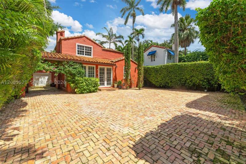 4 bedroom SingleFamilyResidence at 629 Altara Ave, Coral Gables Riviera Sec, Coral Gables — photo 2