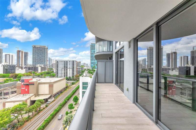 2 bedroom Condominium at 121 NE 34th St 905, 3401 Midtown Condo, Miami — photo 2
