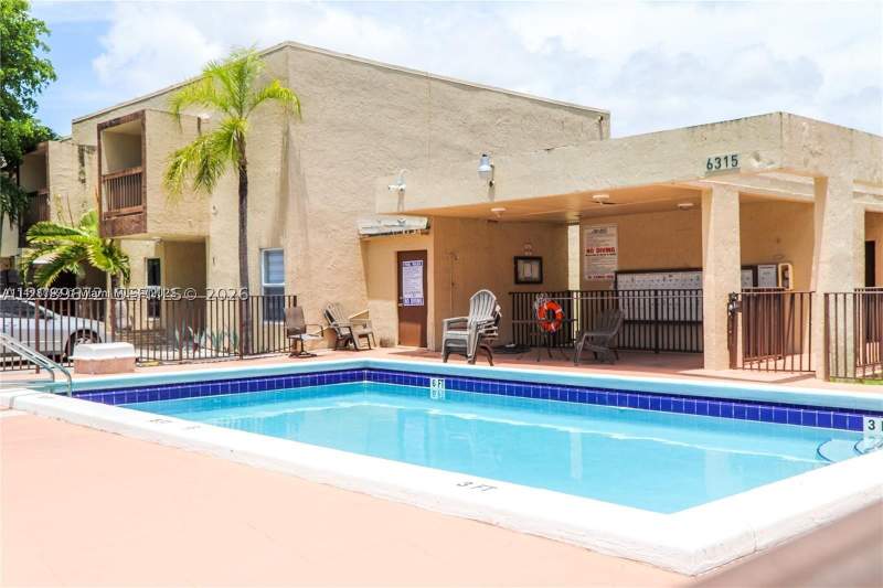 2 bedroom Condominium at 6335 SW 138th Ct 6335-1, Kendale Woods North Condo, Miami — photo 4