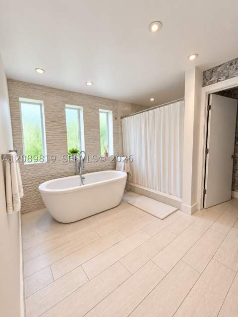 18700 NE 21st Ave, North Miami Beach FL - photo 10 of 15