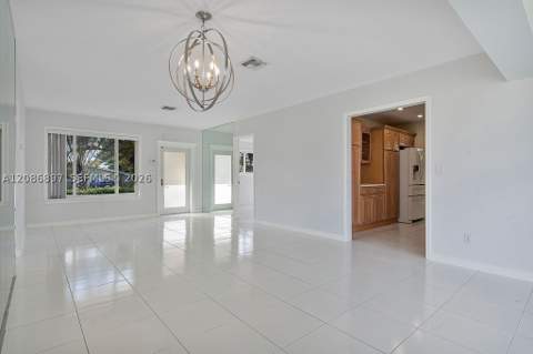 2475 NE 214th St, Aventura FL - photo 11 of 39