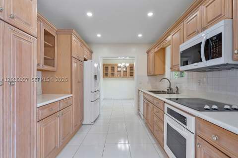 2475 NE 214th St, Aventura FL - photo 15 of 39