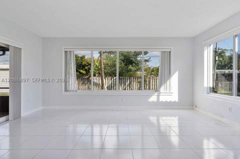 2475 NE 214th St, Aventura FL - photo 7 of 39