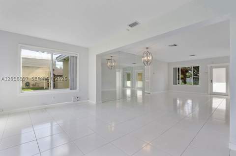 2475 NE 214th St, Aventura FL - photo 9 of 39