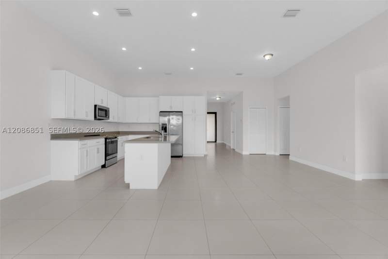 4 bedroom SingleFamilyResidence at 19447 SW 124th Ct, South Miami Lakes, Miami — photo 4