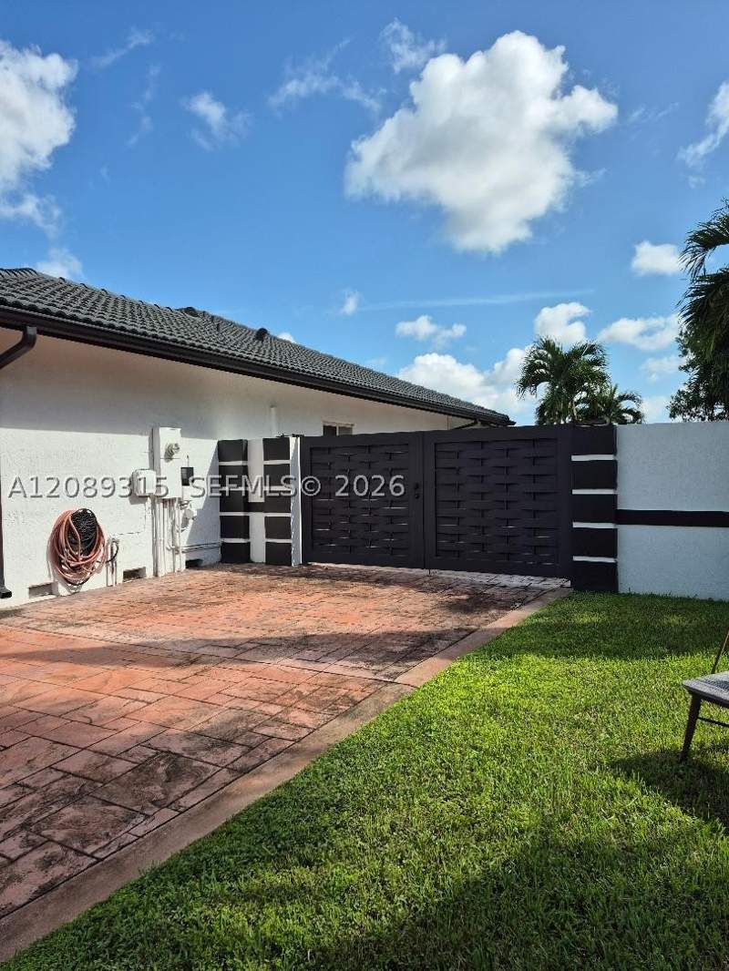 5 bedroom SingleFamilyResidence at 19431 SW 133rd Ave, Black Creek Estates, Miami — photo 4