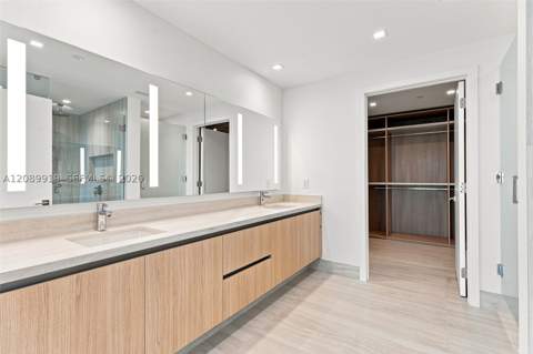 2411 Laguna Cir 2301, North Miami FL - photo 13 of 60
