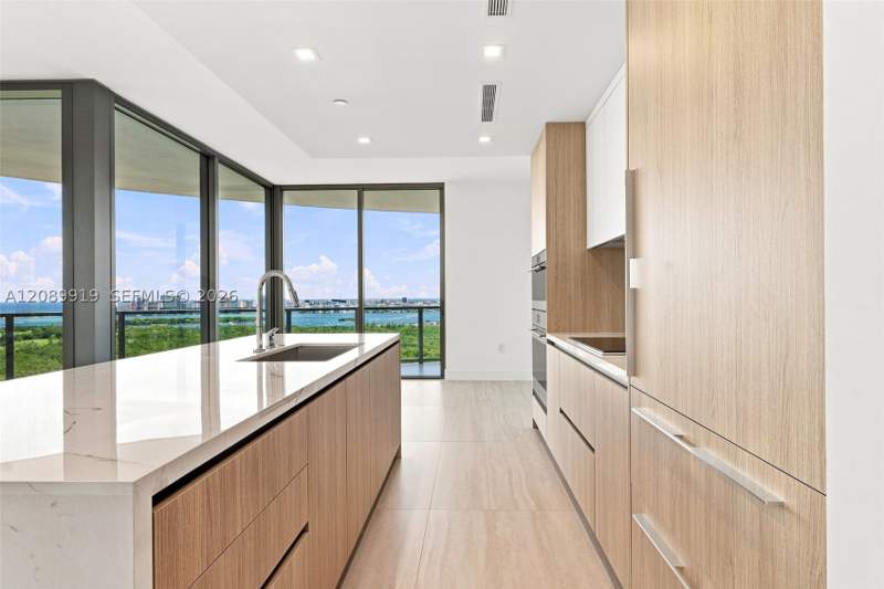 3 bedroom Condominium at 2411 Laguna Cir 2301, One Park Tower, North Miami — photo 2