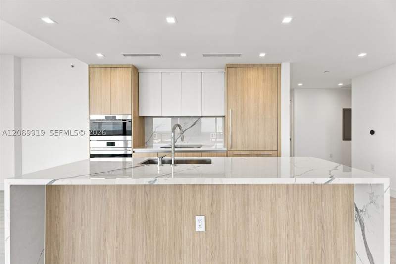 3 bedroom Condominium at 2411 Laguna Cir 2301, One Park Tower, North Miami — photo 4