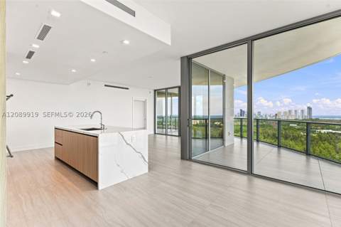 2411 Laguna Cir 2301, North Miami FL - photo 6 of 60