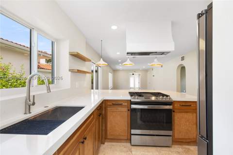 8934 Hawthorne Ave, Surfside FL - photo 19 of 53