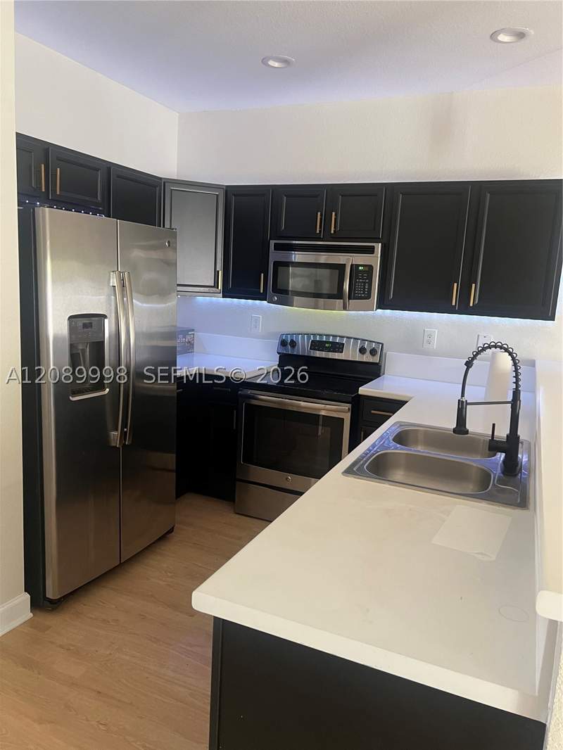 2 bedroom Townhouse at 3208 SE 5th Ct, Martinique At Oasis Repla, Homestead — photo 2