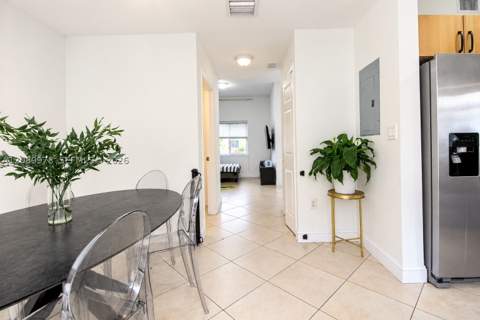 7464 NW 180th St, Hialeah FL - photo 12 of 26