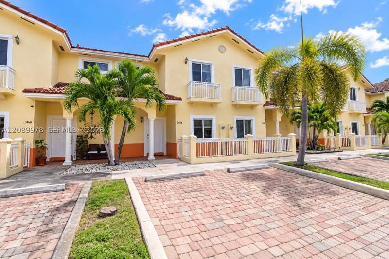 2 bedroom Townhouse at 7464 NW 180th St, Tuscan Lake Villas, Hialeah — photo 2