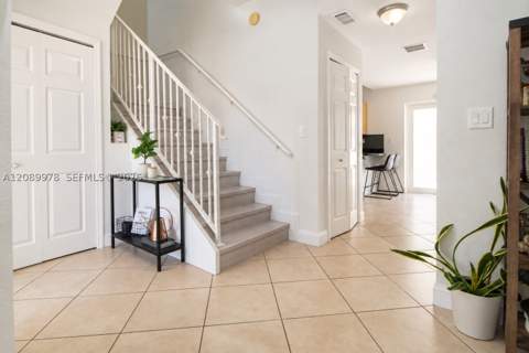 7464 NW 180th St, Hialeah FL - photo 6 of 26