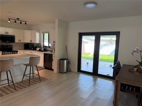 18101 SW 92nd Ave, Palmetto Bay FL - photo 7 of 16
