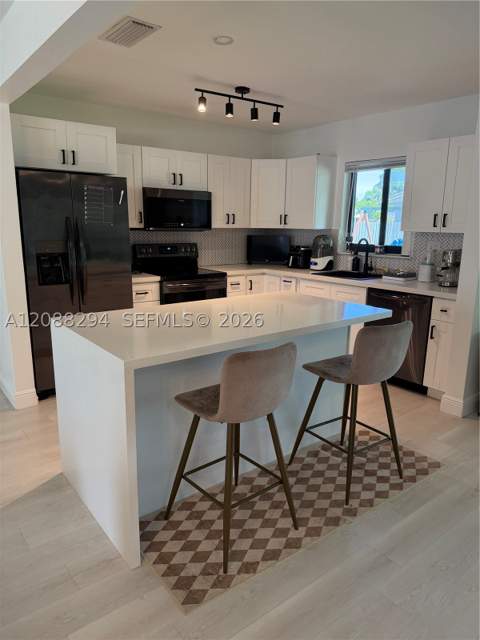 18101 SW 92nd Ave, Palmetto Bay FL - photo 9 of 16