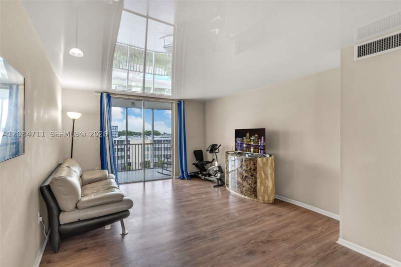 2 bedroom Condominium at 1700 NE 191st St 508, Jade Winds Grp Easter Lil, Miami — photo 3