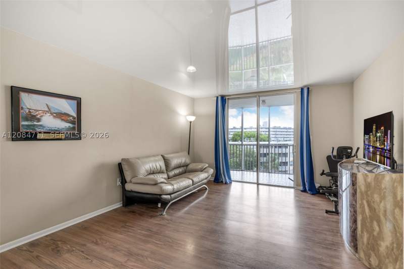 2 bedroom Condominium at 1700 NE 191st St 508, Jade Winds Grp Easter Lil, Miami — photo 4
