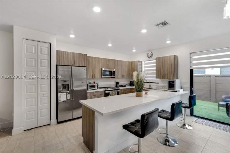 3 bedroom Townhouse at 15809 NW 91st Ct, Dunnwoody Lake, Miami Lakes — photo 5