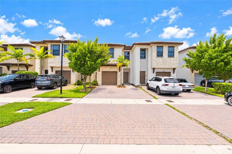3 bedroom SingleFamilyResidence at 25304 SW 108th Ave, Allapattah Gdns, Homestead — photo 2