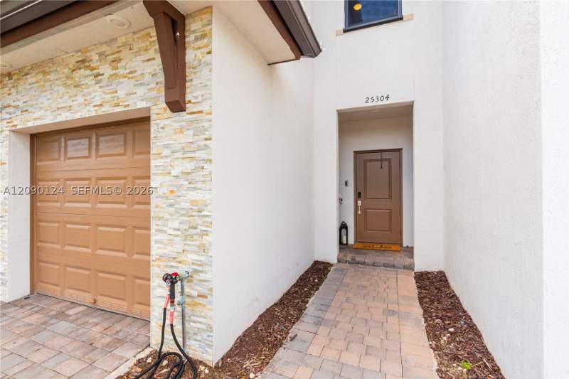 3 bedroom SingleFamilyResidence at 25304 SW 108th Ave, Allapattah Gdns, Homestead — photo 3
