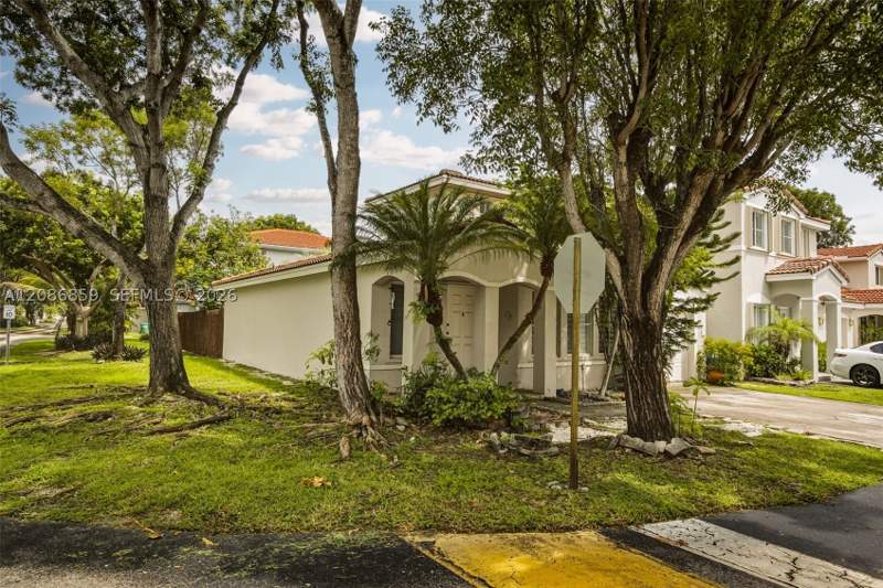3 bedroom Townhouse at 16525 SW 97th Ter, Forest Lakes Villas, Miami — photo 2