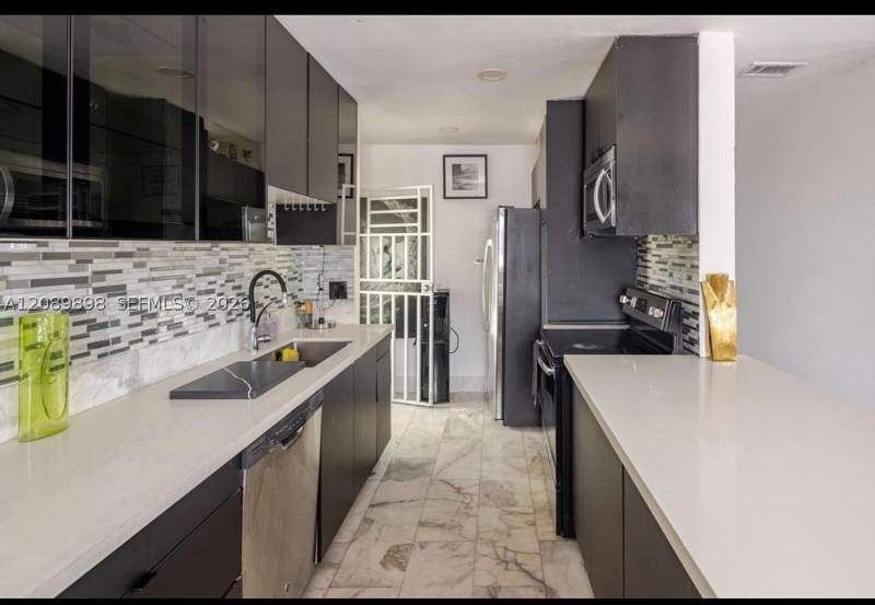 3 bedroom SingleFamilyResidence at 961 NE 155th Ter, Jillshar-Darrylcar, North Miami Beach — photo 4