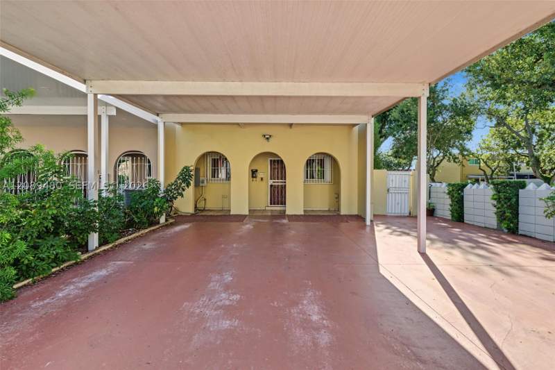 4 bedroom Townhouse at 7205 W 3rd Ave, First Addn To Palm Spring, Hialeah — photo 3