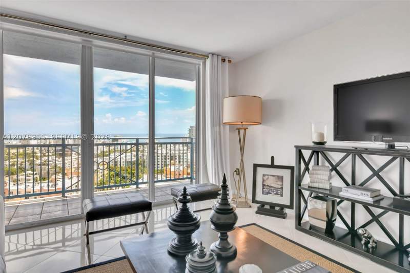 2 bedroom Condominium at 90 Alton Rd 1809, Yacht Club At Portofino C, Miami Beach — photo 2