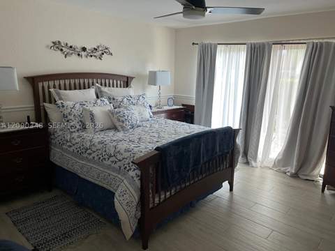19505 E Lake Dr, Hialeah FL - photo 10 of 18